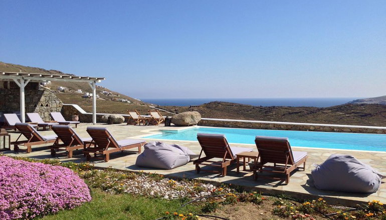 Yakinthos Residence
