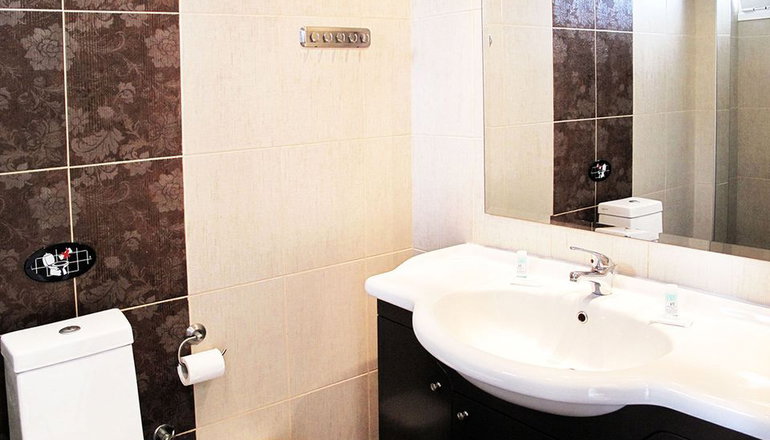 4* Royal Hotel and Suites
