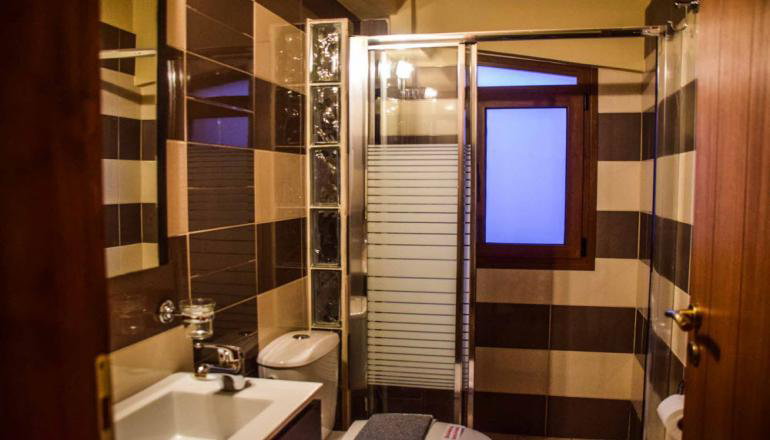 Αέτωμα Suites