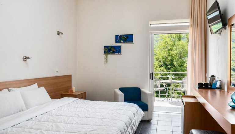 Gefiri Plakas Hotel