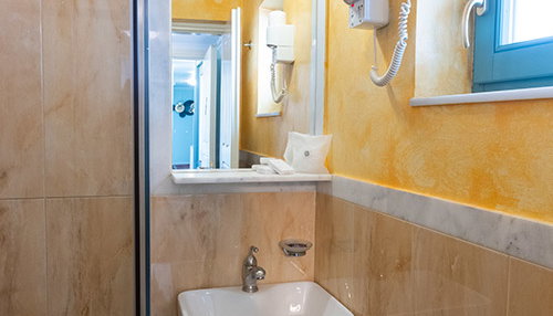 999 Luxury Hotel
