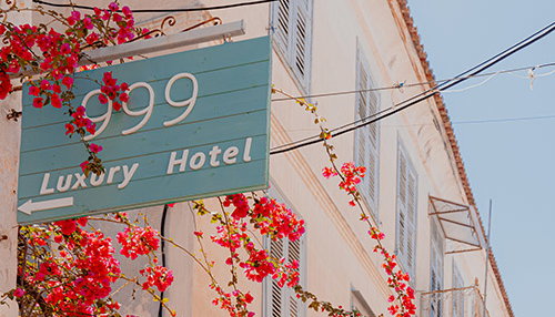 999 Luxury Hotel