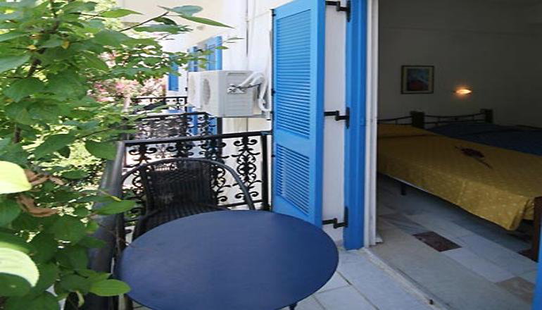 Sergis Hotel