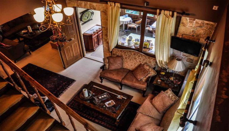 Αέτωμα Suites