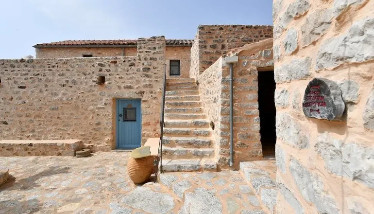 4* Lithos Stone Suites - Αρεόπολη, Μάνη