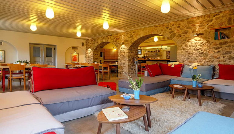 4* Ξενώνας Κυριακή & Αμφίκλεια Suites - Αμφίκλεια, Παρνασσός