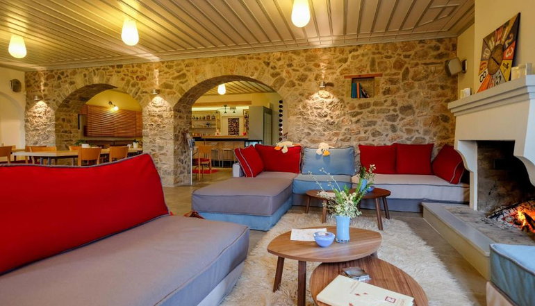 4* Ξενώνας Κυριακή & Αμφίκλεια Suites - Αμφίκλεια, Παρνασσός
