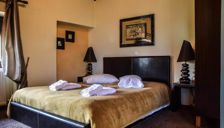 Αέτωμα Suites