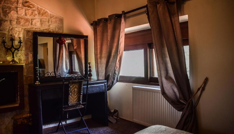 Αέτωμα Suites