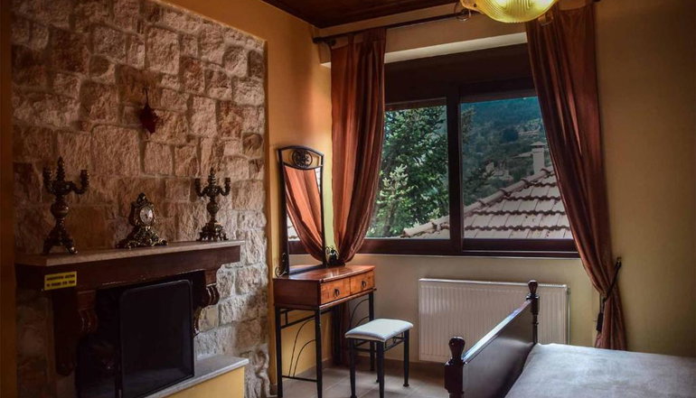 Αέτωμα Suites