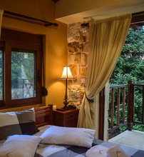 Αέτωμα Suites
