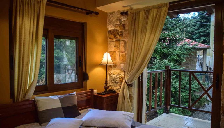 Αέτωμα Suites