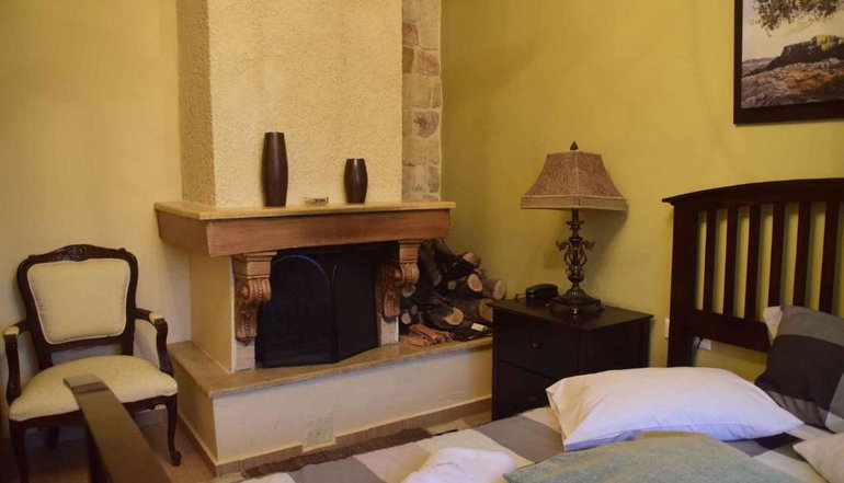Αέτωμα Suites