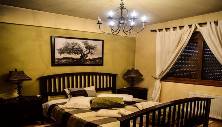 Αέτωμα Suites