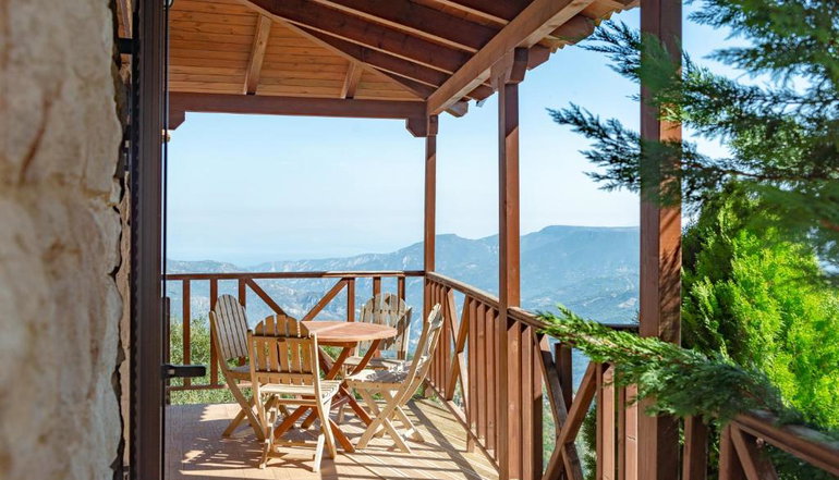 Αέτωμα Suites
