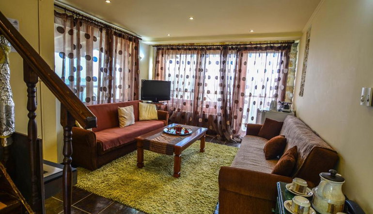 Αέτωμα Suites