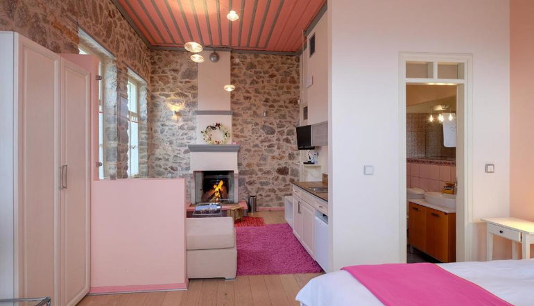 4* Ξενώνας Κυριακή & Αμφίκλεια Suites - Αμφίκλεια, Παρνασσός
