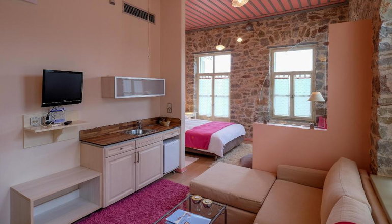 4* Ξενώνας Κυριακή & Αμφίκλεια Suites - Αμφίκλεια, Παρνασσός