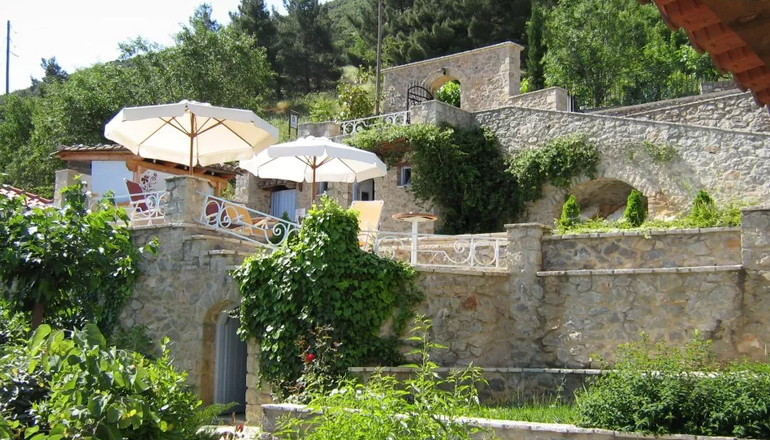 4* Ξενώνας Κυριακή & Αμφίκλεια Suites - Αμφίκλεια, Παρνασσός