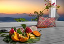 Σαντορίνη με πρωινό για 2 άτομα + παιδί Δωρεάν