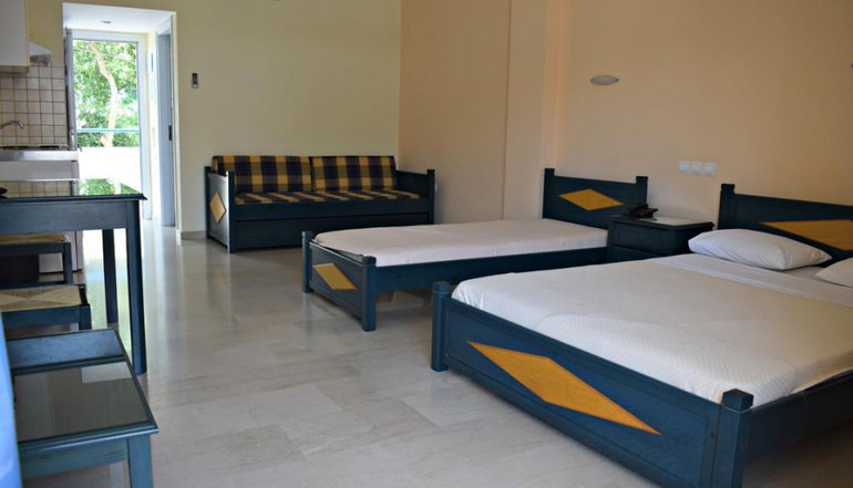 Adonis Hotel & Apartments