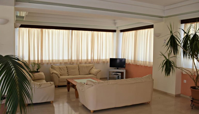 Adonis Hotel & Apartments