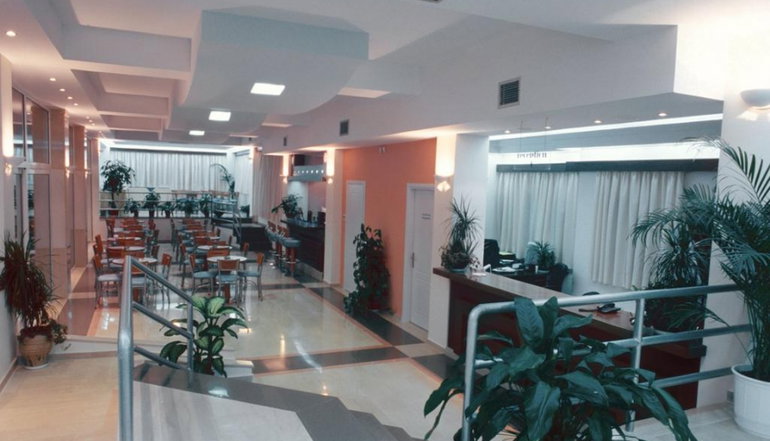 Adonis Hotel & Apartments