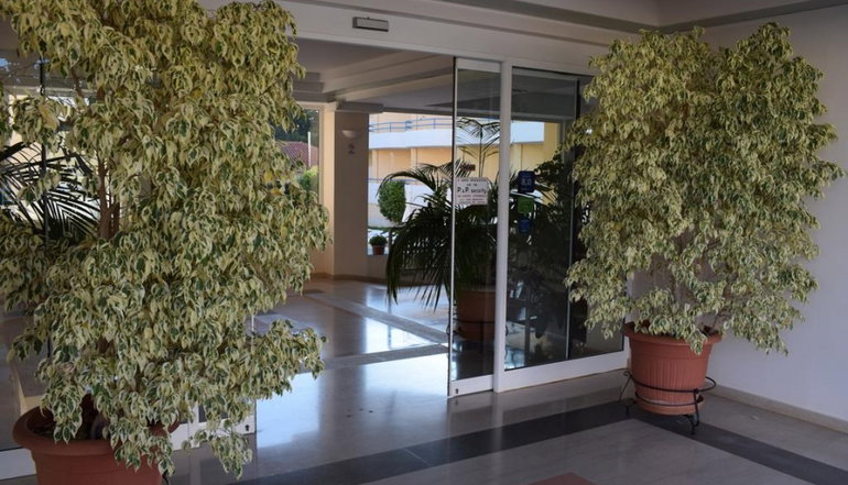 Adonis Hotel & Apartments
