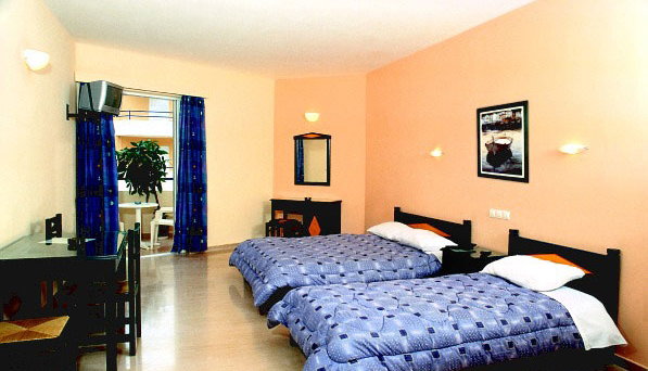 Adonis Hotel & Apartments