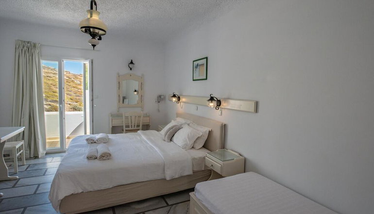 Adonis Hotel & Apartments