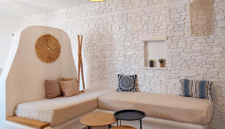 Adonis Hotel & Apartments