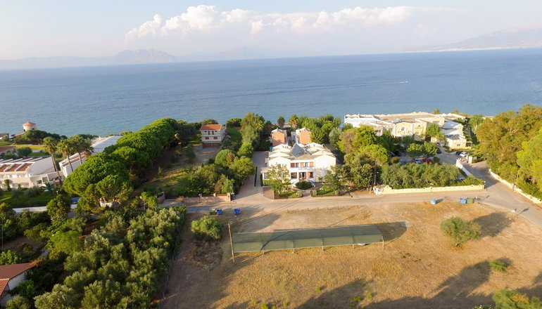 Aithrio Hotel