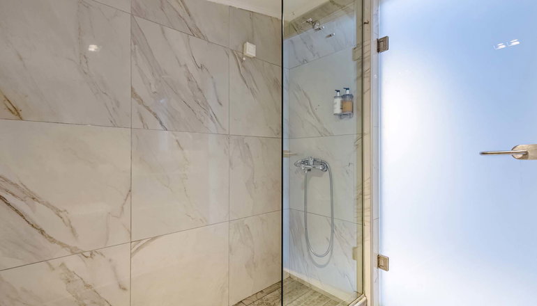 Alpha Luxury Suites