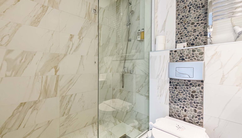 Alpha Luxury Suites