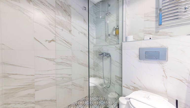 Alpha Luxury Suites