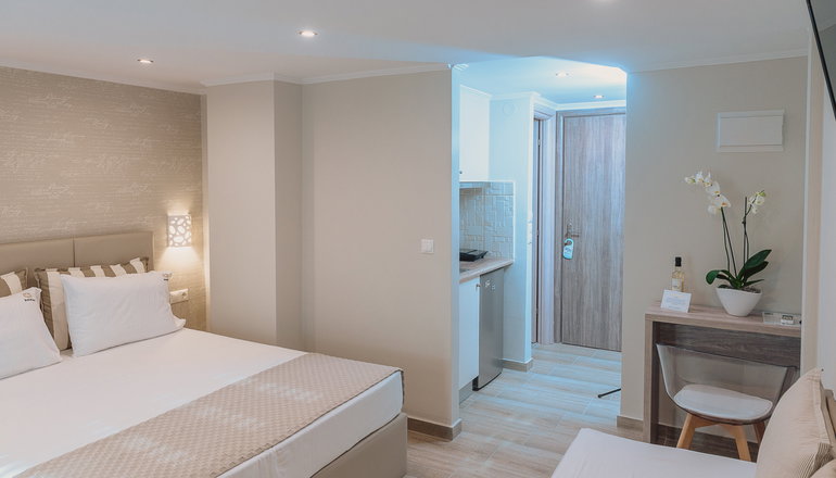4* Ammos Beach Seaside Luxury Suites