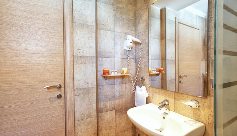 Anastassiou Hotel