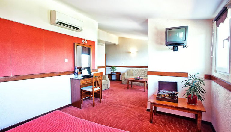 Anastassiou Hotel