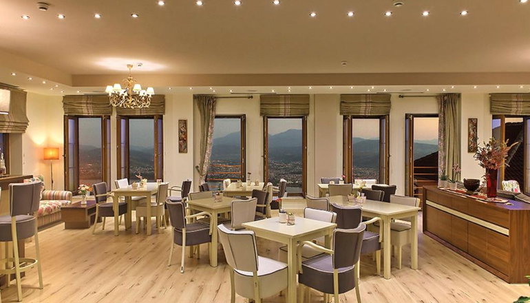 Arktos Mountain Hotel