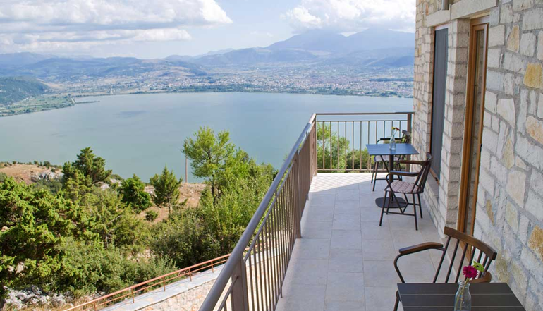 Arktos Mountain Hotel
