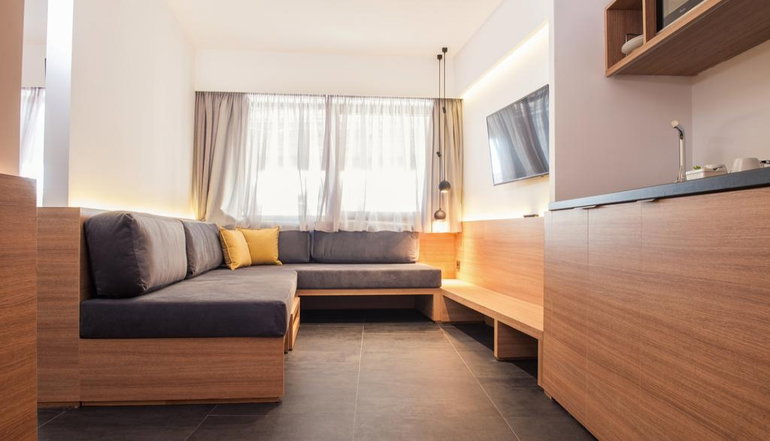 4* Athens Lodge