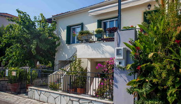 Avgi by the sea by Pelion Esties - Καλά Νερά, Πήλιο