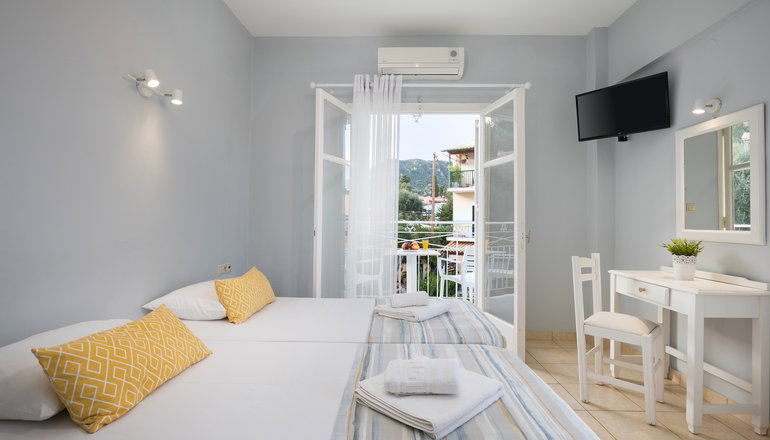 Bella Vista Hotel & Studios