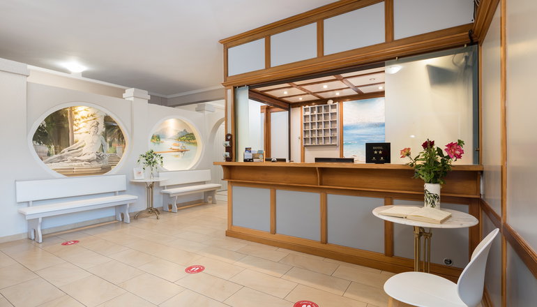 Bella Vista Hotel & Studios