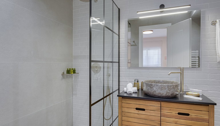 Acropolis Premium Residence by Bill & John Apartments