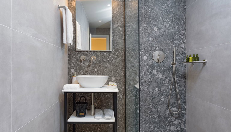 Acropolis Premium Residence by Bill & John Apartments