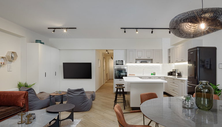 Acropolis Premium Residence by Bill & John Apartments