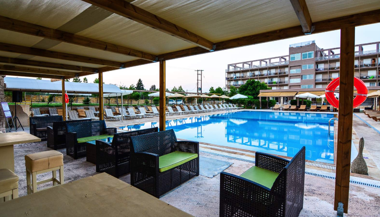 Black & White Resort Xylokastro