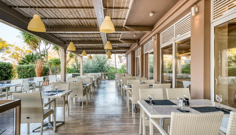 Black & White Resort Xylokastro