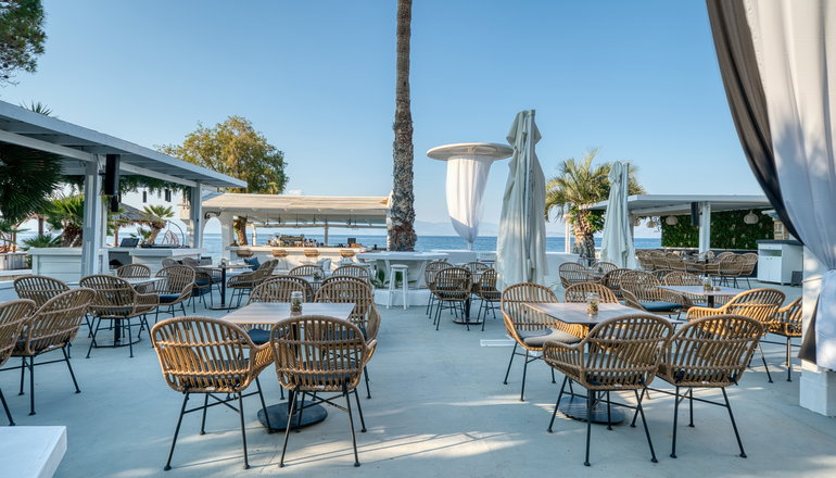 Black & White Resort Xylokastro